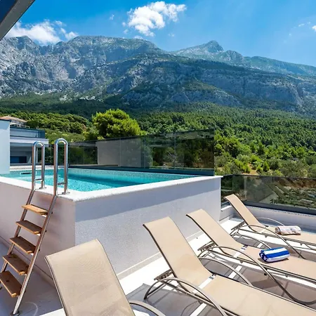 Vila Luxury Tea With Heated Pool