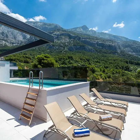 Luxury Tea With Heated Pool Vila Makarska
