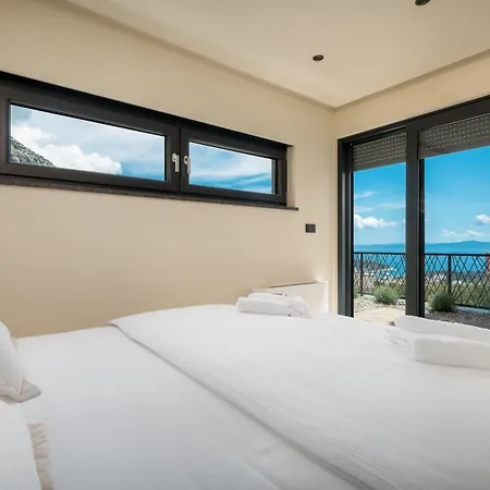 Luxury Tea With Heated Pool Vila Makarska
