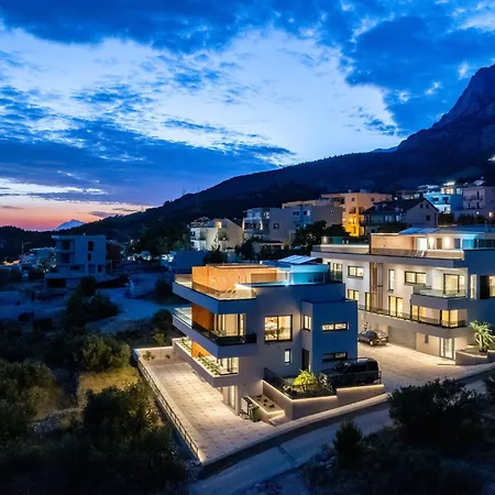 Luxury Tea With Heated Pool Vila Makarska